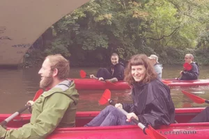 Teamevent mit Kanus und Strand-Bar Team Pamyra beim Paddeln in Leipzig